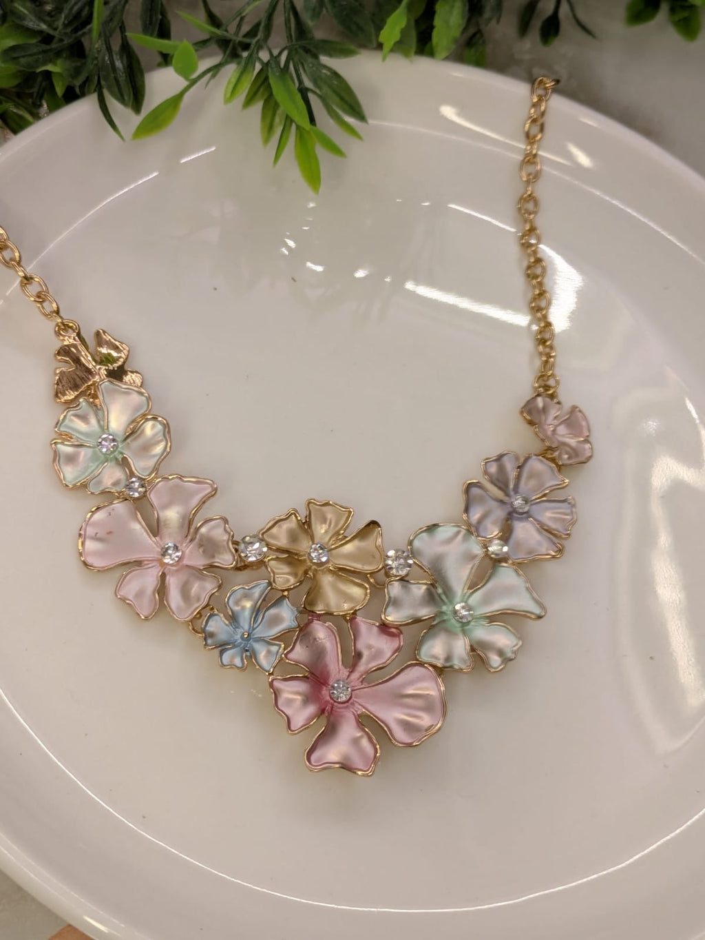 Blossom Glow Floral Statement Necklace – Pastel Pearl Finish & Gold Plated